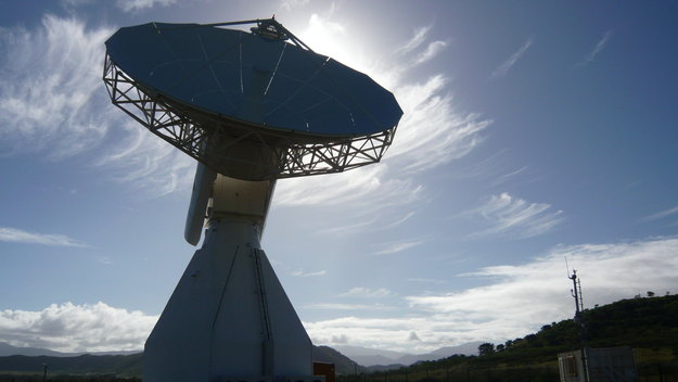 File:13-m TT C antenna at Galileos Noumea ground station.jpg