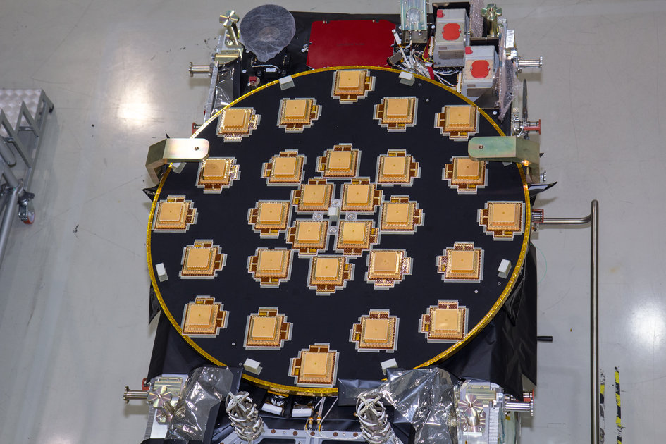 Galileo FOC main antenna.jpg